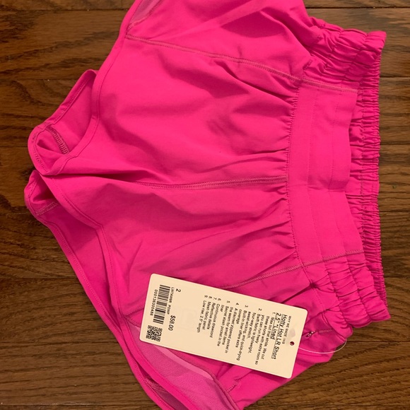 NWT Lululemon Hotty Hot Pow Pink 2.5” Shorts ✨ - Picture 3 of 4